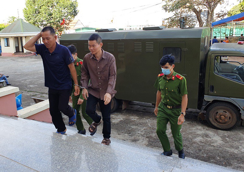 Vụ xăng giả Trịnh Sướng: Mở công ty cho con rể đứng tên Vụ xăng giả Trịnh Sướng: Mở công ty cho con rể đứng tên
