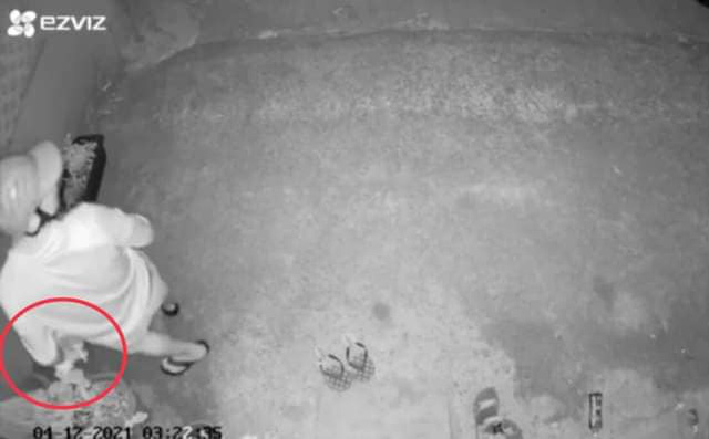 Cả khu trọ liên tục mất trộm đồ lót, check camera chị em sững người trước cảnh tượng trước mắt Cả khu trọ liên tục mất trộm đồ lót, check camera chị em sững người trước cảnh tượng trước mắt