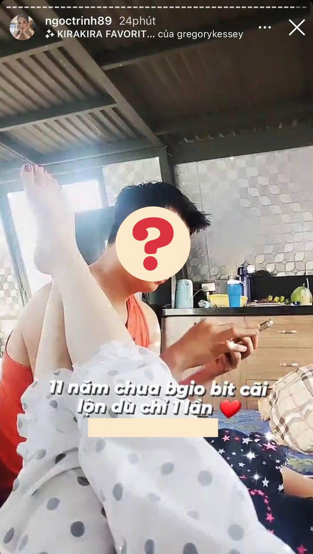 Người đàn ông khiến Ngọc Trinh thoải mái ngủ cùng và đụng chạm body, suốt 11 năm bên nhau chưa bao giờ có 'biến' Người đàn ông khiến Ngọc Trinh thoải mái ngủ cùng và đụng chạm body, suốt 11 năm bên nhau chưa bao giờ có 'biến'