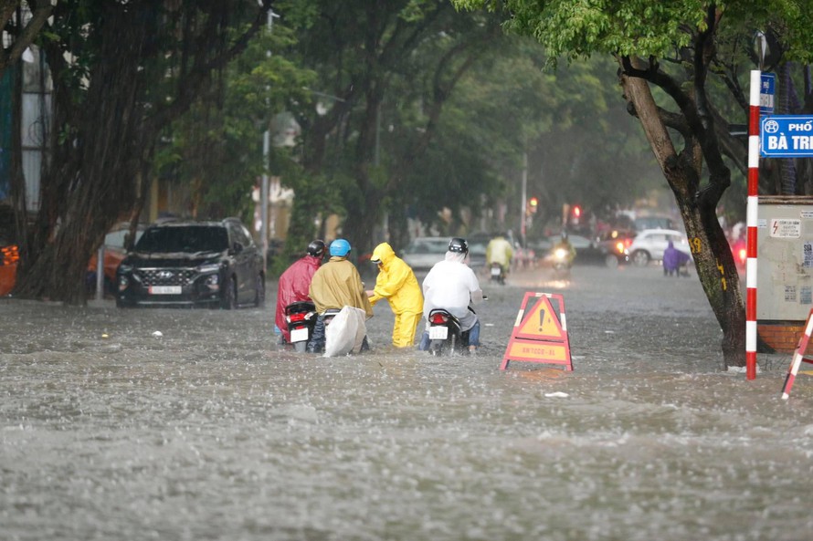 Hà Nội: Lo ngại 11 'điểm đen ngập úng' khi mùa mưa sắp tới Hà Nội: Lo ngại 11 'điểm đen ngập úng' khi mùa mưa sắp tới