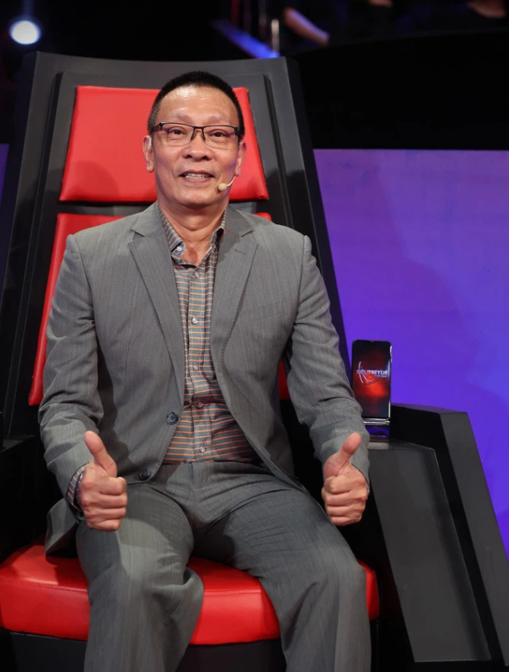 Đời tư của dàn MC kỳ cựu Thanh Bạch, Quyền Linh, Lại Văn Sâm: Người kín tiếng, kẻ rình rang tổ chức đám cưới 10 lần - 8 Đời tư của dàn MC kỳ cựu Thanh Bạch, Quyền Linh, Lại Văn Sâm: Người kín tiếng, kẻ rình rang tổ chức đám cưới 10 lần - 8