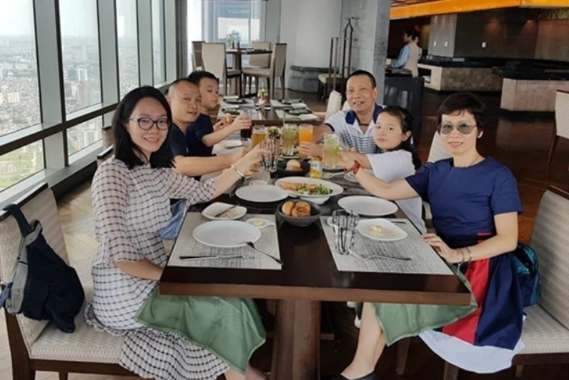 Đời tư của dàn MC kỳ cựu Thanh Bạch, Quyền Linh, Lại Văn Sâm: Người kín tiếng, kẻ rình rang tổ chức đám cưới 10 lần - 11 Đời tư của dàn MC kỳ cựu Thanh Bạch, Quyền Linh, Lại Văn Sâm: Người kín tiếng, kẻ rình rang tổ chức đám cưới 10 lần - 11