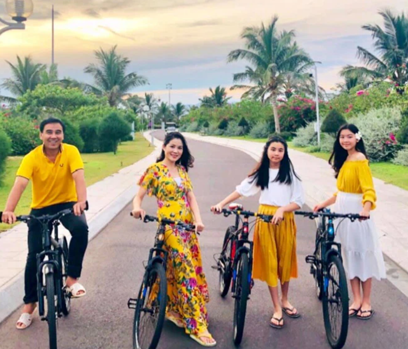 Đời tư của dàn MC kỳ cựu Thanh Bạch, Quyền Linh, Lại Văn Sâm: Người kín tiếng, kẻ rình rang tổ chức đám cưới 10 lần - 5 Đời tư của dàn MC kỳ cựu Thanh Bạch, Quyền Linh, Lại Văn Sâm: Người kín tiếng, kẻ rình rang tổ chức đám cưới 10 lần - 5