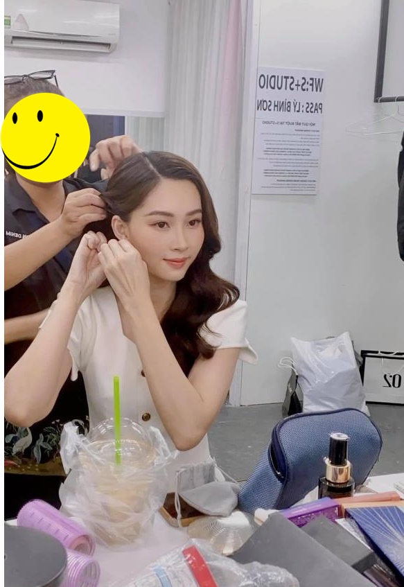 Đặng Thu Thảo để lộ nhan sắc trong ảnh hậu trường chưa chỉnh sửa, có xứng đáng với danh xưng 'thần tiên tỷ tỷ'? - 1 Đặng Thu Thảo để lộ nhan sắc trong ảnh hậu trường chưa chỉnh sửa, có xứng đáng với danh xưng 'thần tiên tỷ tỷ'? - 1