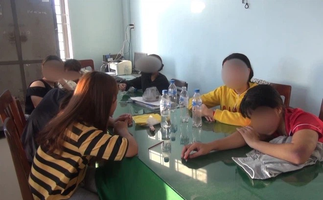 Nhờ đâu công an tìm thấy 8 thiếu nữ bị nhốt, chích điện, ép bán dâm ở Quảng Ngãi? Nhờ đâu công an tìm thấy 8 thiếu nữ bị nhốt, chích điện, ép bán dâm ở Quảng Ngãi?