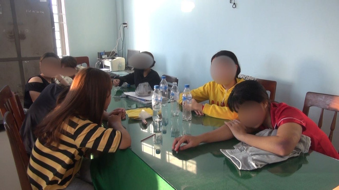 Nhờ đâu công an tìm thấy 8 thiếu nữ bị nhốt, chích điện, ép bán dâm ở Quảng Ngãi? - 2 Nhờ đâu công an tìm thấy 8 thiếu nữ bị nhốt, chích điện, ép bán dâm ở Quảng Ngãi? - 2