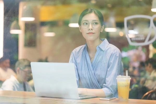 Chồng bắt vợ gánh nợ 600 triệu mới nhường quyền nuôi cả 2 con, lựa chọn của cô và màn gặp lại sau 3 năm khiến anh ta 'hốt hoảng' - 1 Chồng bắt vợ gánh nợ 600 triệu mới nhường quyền nuôi cả 2 con, lựa chọn của cô và màn gặp lại sau 3 năm khiến anh ta 'hốt hoảng' - 1