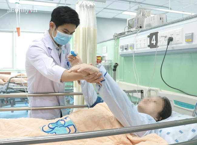 Đang ăn tối thì bất ngờ méo miệng liệt người, sản phụ sắp sinh cùng con trong bụng lâm nguy vì căn bệnh hiểm - 1 Đang ăn tối thì bất ngờ méo miệng liệt người, sản phụ sắp sinh cùng con trong bụng lâm nguy vì căn bệnh hiểm - 1