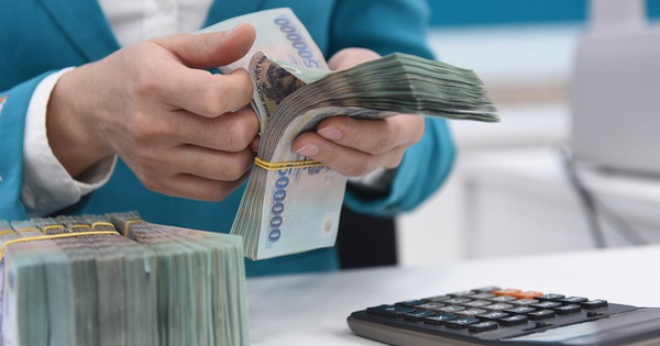 Không khuyến khích nhân viên ngân hàng 'ép' khách mua bảo hiểm Không khuyến khích nhân viên ngân hàng 'ép' khách mua bảo hiểm