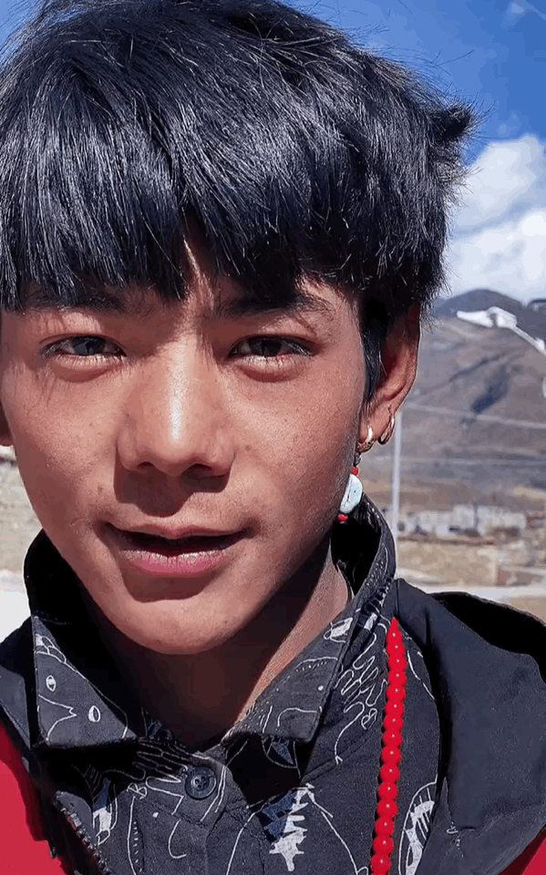 'Hotboy Tây Tạng' Đinh Chân đóng phim điện ảnh với các diễn viên nổi tiếng - 3 'Hotboy Tây Tạng' Đinh Chân đóng phim điện ảnh với các diễn viên nổi tiếng - 3