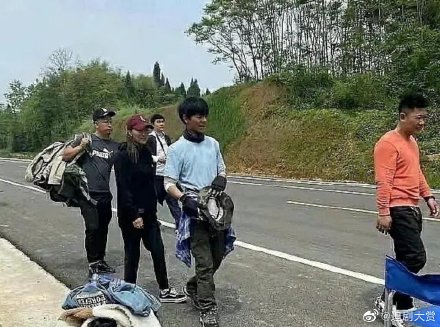 'Hotboy Tây Tạng' Đinh Chân đóng phim điện ảnh với các diễn viên nổi tiếng 'Hotboy Tây Tạng' Đinh Chân đóng phim điện ảnh với các diễn viên nổi tiếng