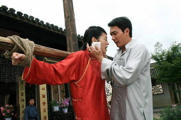 Định mệnh của Triệu Lệ Dĩnh: 19 tuổi chung phim với chồng tương lai mà không hay biết, địa vị năm đó trái ngược hẳn bây giờ - 2 Định mệnh của Triệu Lệ Dĩnh: 19 tuổi chung phim với chồng tương lai mà không hay biết, địa vị năm đó trái ngược hẳn bây giờ - 2