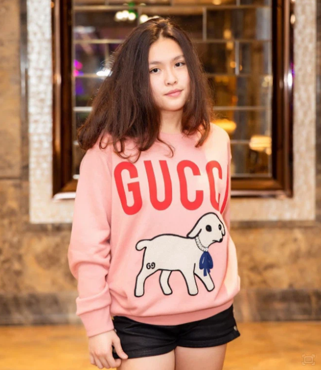 Con gái cả nhà Phượng Chanel: Rich kid đồ hiệu thứ thiệt, du học trường đắt bậc nhất nước Mỹ, học phí 1,5 tỷ đồng! - 1 Con gái cả nhà Phượng Chanel: Rich kid đồ hiệu thứ thiệt, du học trường đắt bậc nhất nước Mỹ, học phí 1,5 tỷ đồng! - 1