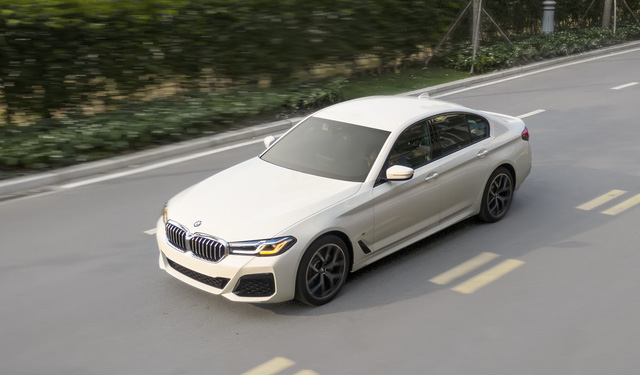 Ra mắt BMW 5-Series 2021 tại Việt Nam: Giá từ 2,5 tỷ, bạt ngàn công nghệ cạnh tranh Mercedes-Benz E-Class - 7 Ra mắt BMW 5-Series 2021 tại Việt Nam: Giá từ 2,5 tỷ, bạt ngàn công nghệ cạnh tranh Mercedes-Benz E-Class - 7