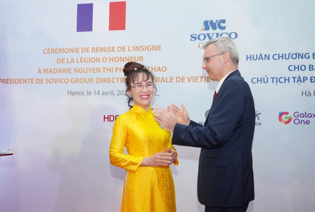 CEO Vietjet Air Nguyễn Thị Phương Thảo được trao huân chương Bắc đẩu bội tinh CEO Vietjet Air Nguyễn Thị Phương Thảo được trao huân chương Bắc đẩu bội tinh