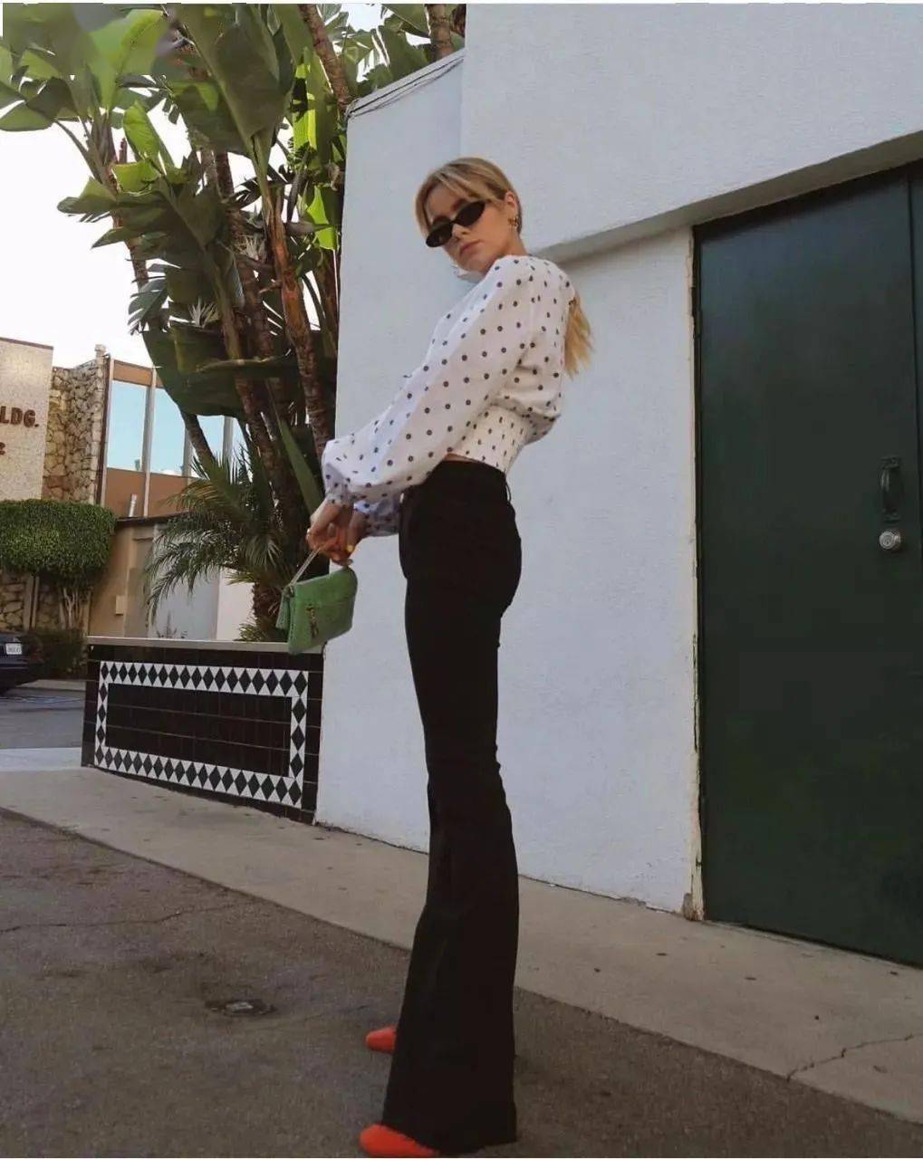 Kiểu quần jeans hack dáng cực đỉnh, vừa dài chân vừa tôn vòng 3 "đỉnh của chóp" đó các chị em - 11 Kiểu quần jeans hack dáng cực đỉnh, vừa dài chân vừa tôn vòng 3 "đỉnh của chóp" đó các chị em - 11