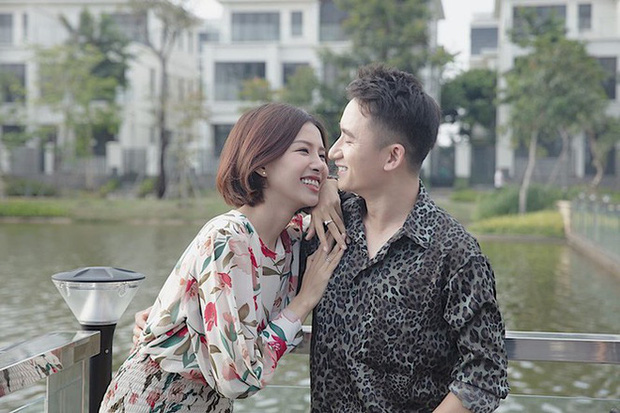 Lộ thiệp mời và hình ảnh lễ đường trước thềm hôn lễ của Phan Mạnh Quỳnh tại Nghệ An, nhìn qua đã biết là hoành tráng không vừa - 5 Lộ thiệp mời và hình ảnh lễ đường trước thềm hôn lễ của Phan Mạnh Quỳnh tại Nghệ An, nhìn qua đã biết là hoành tráng không vừa - 5