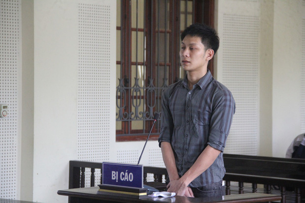 Tạt xăng đốt cháy đồng nghiệp cũ vì chậm trả nợ 2,5 triệu đồng Tạt xăng đốt cháy đồng nghiệp cũ vì chậm trả nợ 2,5 triệu đồng