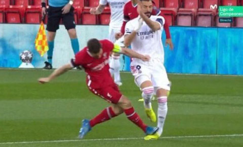 Zidane cười khoái chí khi Casemiro vào bóng quyết liệt trả thù cho Benzema - 2 Zidane cười khoái chí khi Casemiro vào bóng quyết liệt trả thù cho Benzema - 2
