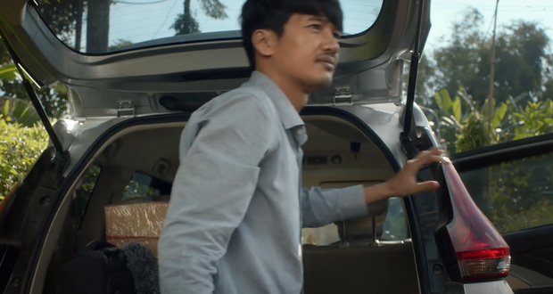 Diệu Nhi nửa tỉnh nửa mê, bị hạm đội ma quỷ miền quê 'bắt cóc' ở teaser phim kinh dị Bóng Đè - 3 Diệu Nhi nửa tỉnh nửa mê, bị hạm đội ma quỷ miền quê 'bắt cóc' ở teaser phim kinh dị Bóng Đè - 3