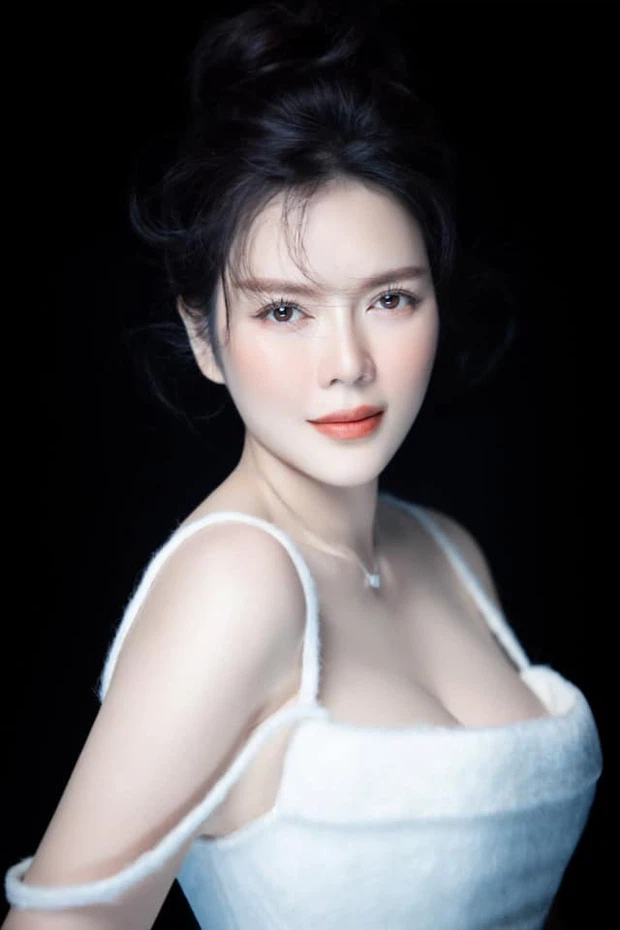 Lý Nhã Kỳ khoe vòng 1 căng tràn 'nóng bỏng' trong bộ ảnh mới Lý Nhã Kỳ khoe vòng 1 căng tràn 'nóng bỏng' trong bộ ảnh mới