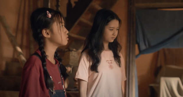 Diệu Nhi nửa tỉnh nửa mê, bị hạm đội ma quỷ miền quê 'bắt cóc' ở teaser phim kinh dị Bóng Đè - 4 Diệu Nhi nửa tỉnh nửa mê, bị hạm đội ma quỷ miền quê 'bắt cóc' ở teaser phim kinh dị Bóng Đè - 4