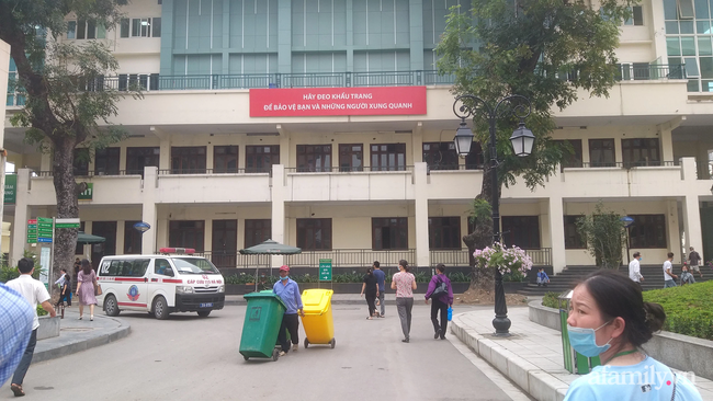 Xót cảnh bác sĩ tận dụng găng tay nilon, kim để truyền dịch phải đi mượn... ở BV Bạch Mai - 2 Xót cảnh bác sĩ tận dụng găng tay nilon, kim để truyền dịch phải đi mượn... ở BV Bạch Mai - 2