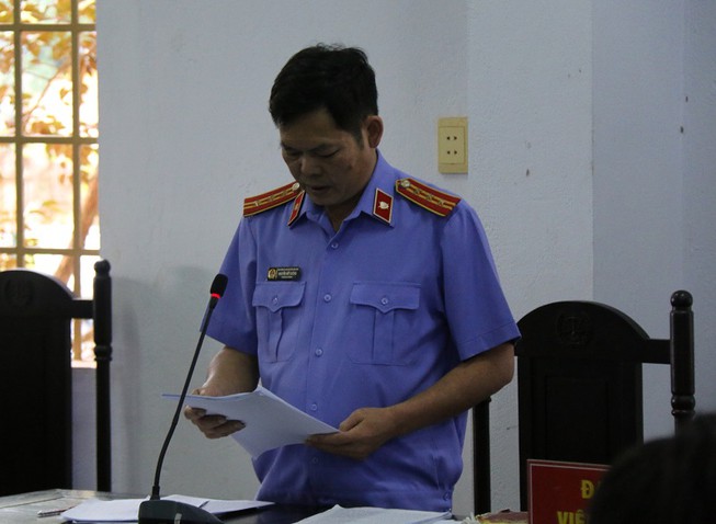 Bất nhất số tiền Trịnh Sướng thu lợi: 'Do lỗi đánh máy' Bất nhất số tiền Trịnh Sướng thu lợi: 'Do lỗi đánh máy'