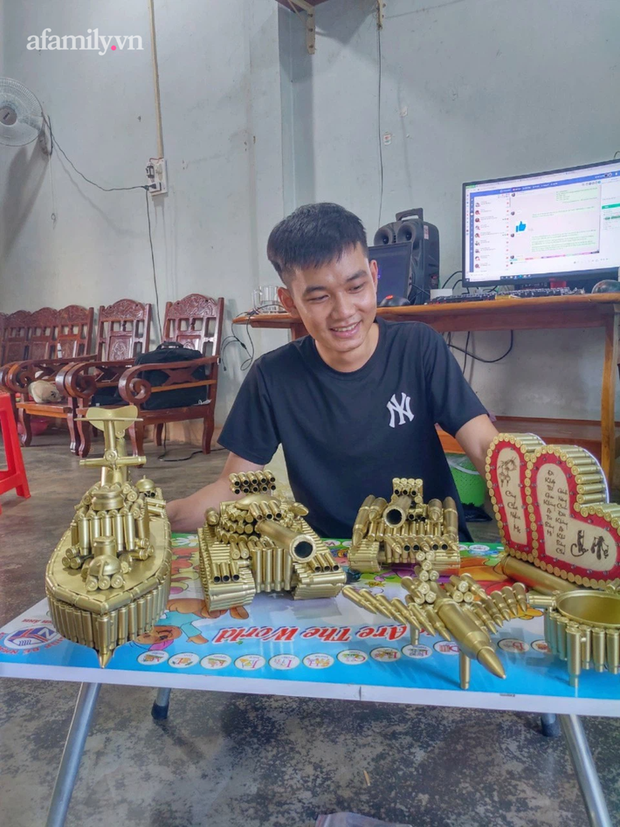 Nam sinh viên kiếm 150 triệu/tháng từ những vỏ đạn cũ nhưng nợ đến 25 môn: Vừa kiếm tiền vừa bay về trường thi lại - 7 Nam sinh viên kiếm 150 triệu/tháng từ những vỏ đạn cũ nhưng nợ đến 25 môn: Vừa kiếm tiền vừa bay về trường thi lại - 7