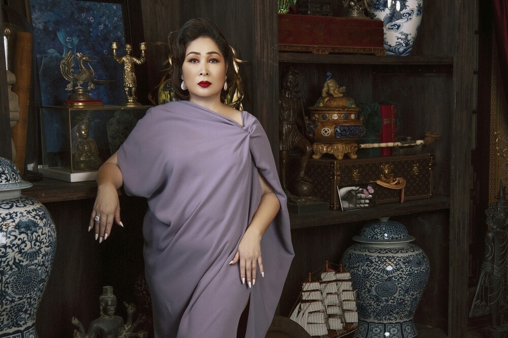 Giữa ồn ào Lý Hải - Trấn Thành, động thái gây chú ý của 'Gái già' Hồng Vân khiến dân mạng cảm phục - 6 Giữa ồn ào Lý Hải - Trấn Thành, động thái gây chú ý của 'Gái già' Hồng Vân khiến dân mạng cảm phục - 6