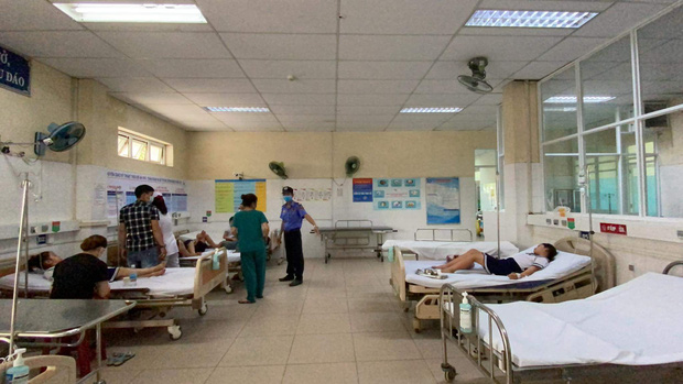 Chơi đất nặn slam mua trước cổng trường, 32 học sinh tiểu học nhập viện - 1 Chơi đất nặn slam mua trước cổng trường, 32 học sinh tiểu học nhập viện - 1