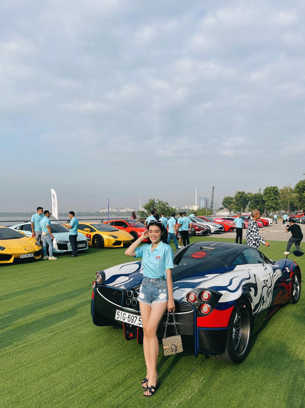 Lâu lắm mới thấy dàn đại gia, rich kid tụ họp, đã vậy còn 'nườm nượp' khoe siêu xe xem mà choáng - 10 Lâu lắm mới thấy dàn đại gia, rich kid tụ họp, đã vậy còn 'nườm nượp' khoe siêu xe xem mà choáng - 10