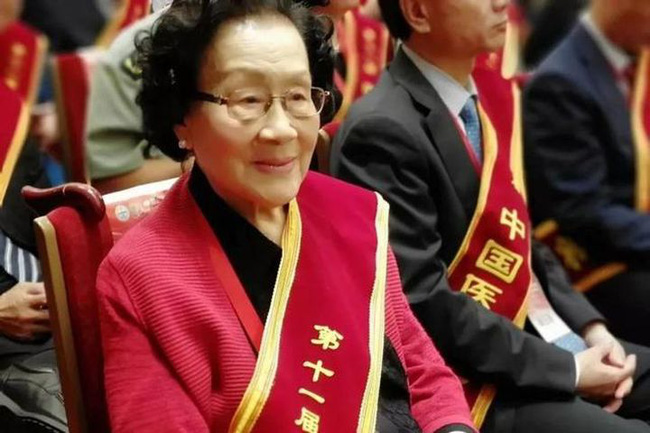Bí quyết trường thọ của nữ lương y 100 tuổi: Gói gọn trong 5 điều, thực hiện tốt 1 điều cũng có thể kéo dài tuổi thọ Bí quyết trường thọ của nữ lương y 100 tuổi: Gói gọn trong 5 điều, thực hiện tốt 1 điều cũng có thể kéo dài tuổi thọ