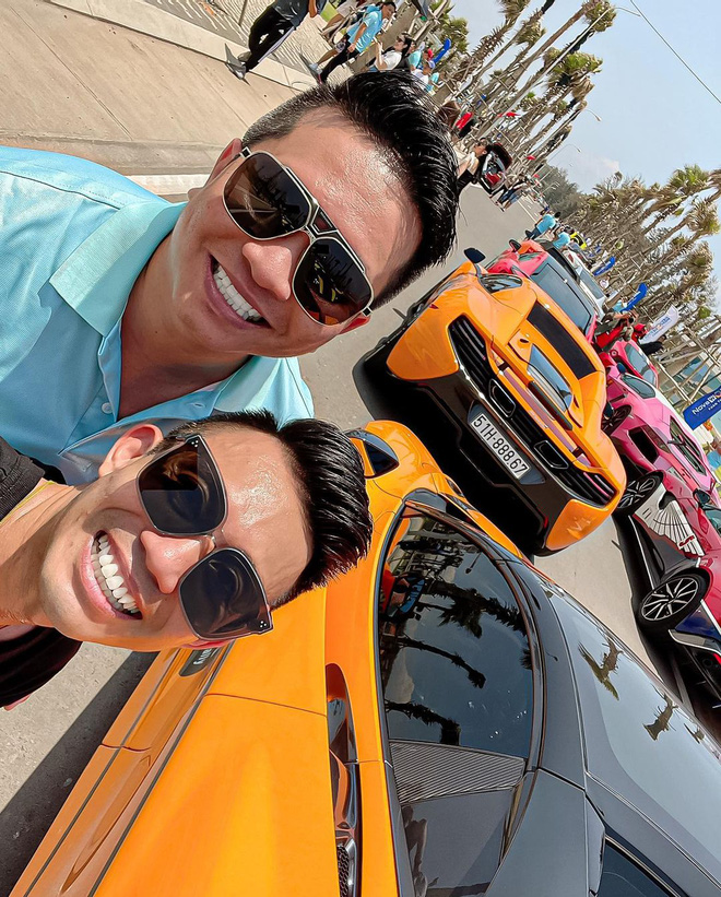 Lâu lắm mới thấy dàn đại gia, rich kid tụ họp, đã vậy còn 'nườm nượp' khoe siêu xe xem mà choáng - 6 Lâu lắm mới thấy dàn đại gia, rich kid tụ họp, đã vậy còn 'nườm nượp' khoe siêu xe xem mà choáng - 6