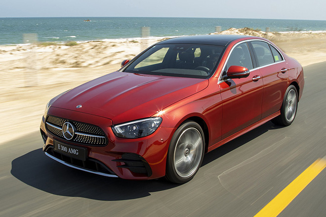 Cùng giá 3 tỷ, BMW 520i M Sport đấu Mercedes-Benz E 300 AMG 2021: Thua động cơ nhưng còn nhiều 'đồ chơi' thú vị - 1 Cùng giá 3 tỷ, BMW 520i M Sport đấu Mercedes-Benz E 300 AMG 2021: Thua động cơ nhưng còn nhiều 'đồ chơi' thú vị - 1