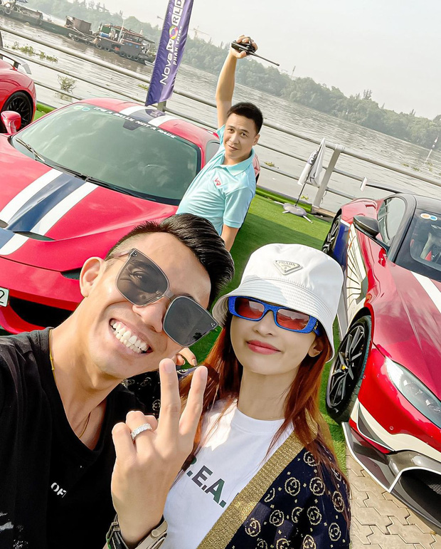 Vừa chi 7,5 tỷ làm thiết kế nội thất, vợ chồng Đoàn Di Băng xách siêu xe 24 tỷ đi chơi với nhà Minh Nhựa và hội đại gia - 4 Vừa chi 7,5 tỷ làm thiết kế nội thất, vợ chồng Đoàn Di Băng xách siêu xe 24 tỷ đi chơi với nhà Minh Nhựa và hội đại gia - 4