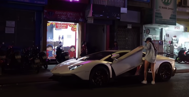 Rich kid Việt gây choáng khi lái siêu xe 20 tỷ đi ăn cơm tấm - 1 Rich kid Việt gây choáng khi lái siêu xe 20 tỷ đi ăn cơm tấm - 1