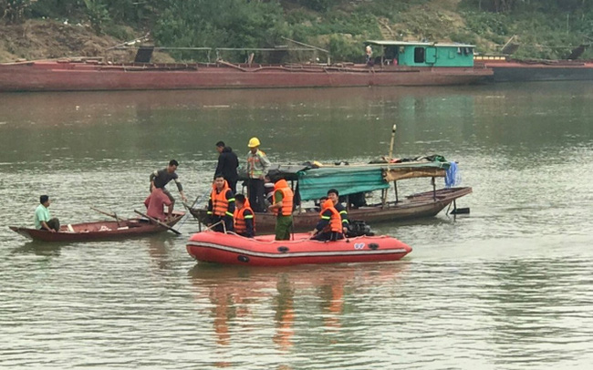 Nữ sinh lớp 10 gieo mình xuống sông Lam tự tử để lại dòng nhật ký đầy xót xa: Đã từng nghĩ tới cái chết suốt nhiều năm - 1 Nữ sinh lớp 10 gieo mình xuống sông Lam tự tử để lại dòng nhật ký đầy xót xa: Đã từng nghĩ tới cái chết suốt nhiều năm - 1