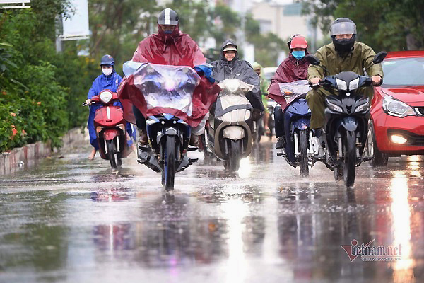 Dự báo thời tiết 18/4: Cả nước mưa giông sầm sập, nguy cơ lốc, sét Dự báo thời tiết 18/4: Cả nước mưa giông sầm sập, nguy cơ lốc, sét