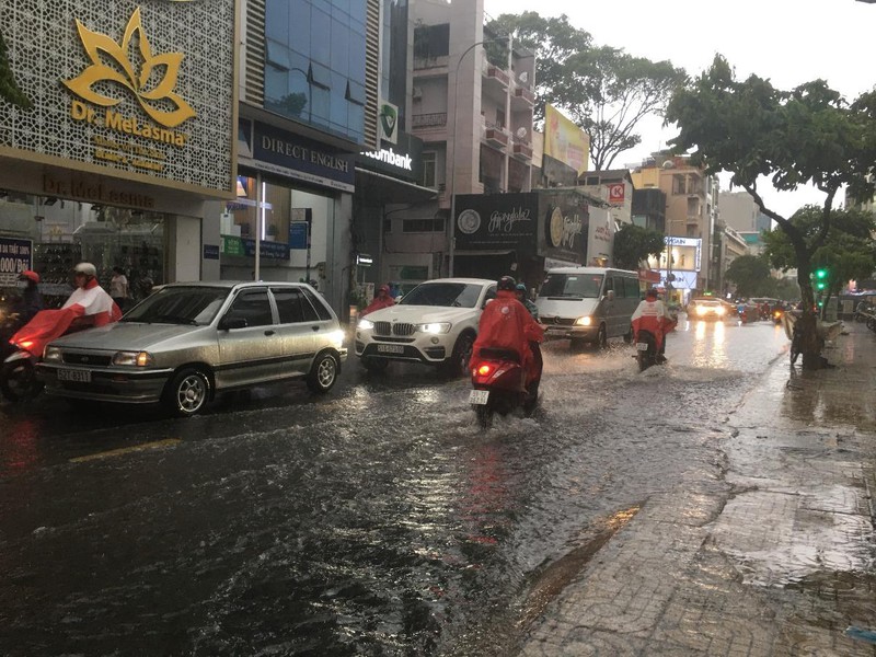 Lái xe trong mùa mưa cần lưu ý điều gì? - 1 Lái xe trong mùa mưa cần lưu ý điều gì? - 1