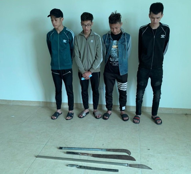 Khởi tố 4 đối tượng trong nhóm ‘trẻ trâu’mang hung khí, điều khiển xe máy náo loạn đường phố Khởi tố 4 đối tượng trong nhóm ‘trẻ trâu’mang hung khí, điều khiển xe máy náo loạn đường phố