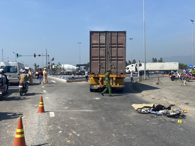 Đi khám bệnh, người phụ nữ tử vong thương tâm dưới gầm container Đi khám bệnh, người phụ nữ tử vong thương tâm dưới gầm container