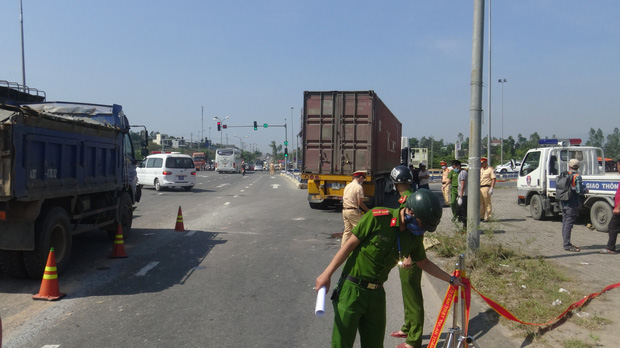 Đi khám bệnh, người phụ nữ tử vong thương tâm dưới gầm container - 3 Đi khám bệnh, người phụ nữ tử vong thương tâm dưới gầm container - 3
