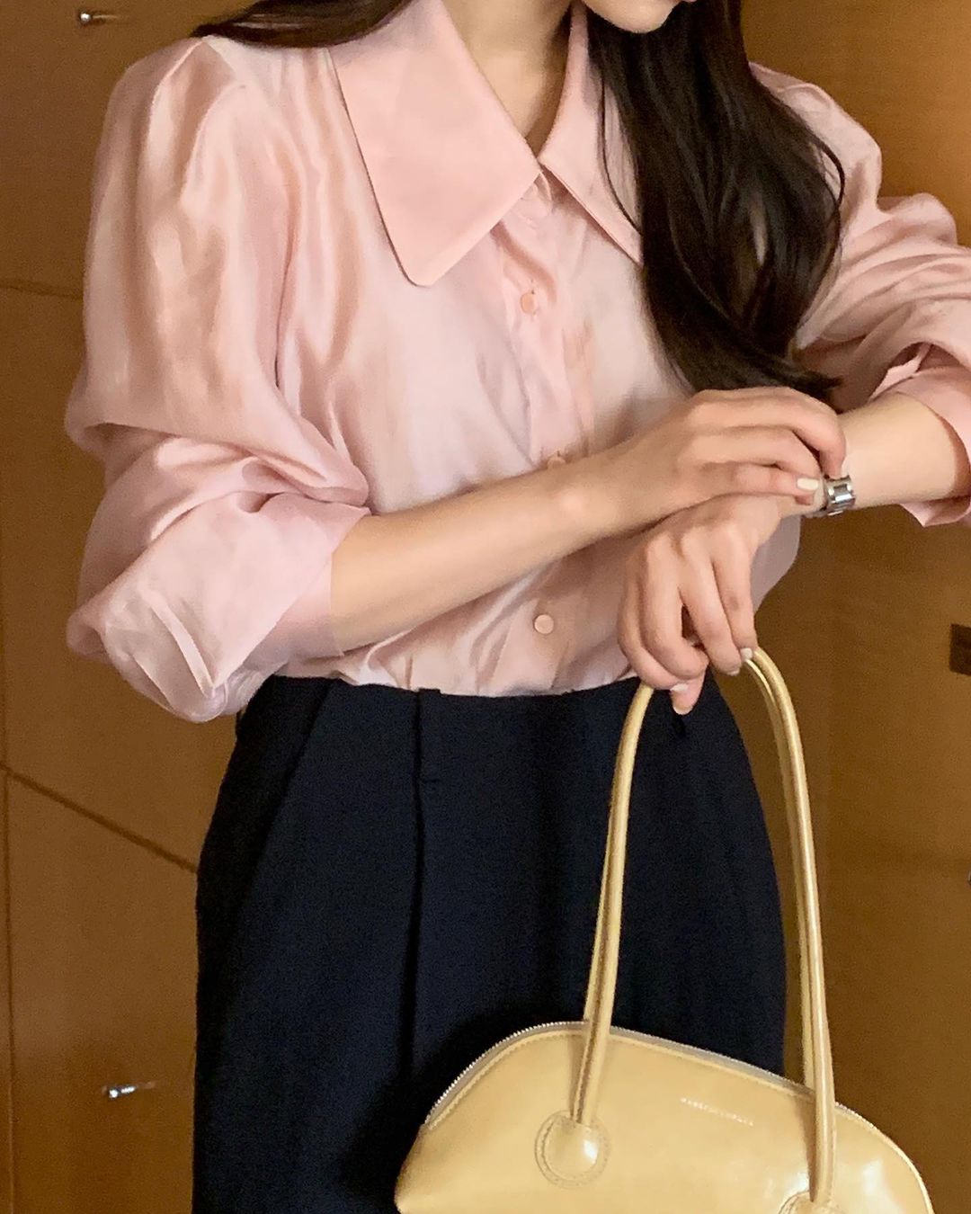 Muốn style công sở bớt nhạt, gái Hàn khuyên bạn nên thêm 4 màu sắc này vào tủ đồ Muốn style công sở bớt nhạt, gái Hàn khuyên bạn nên thêm 4 màu sắc này vào tủ đồ