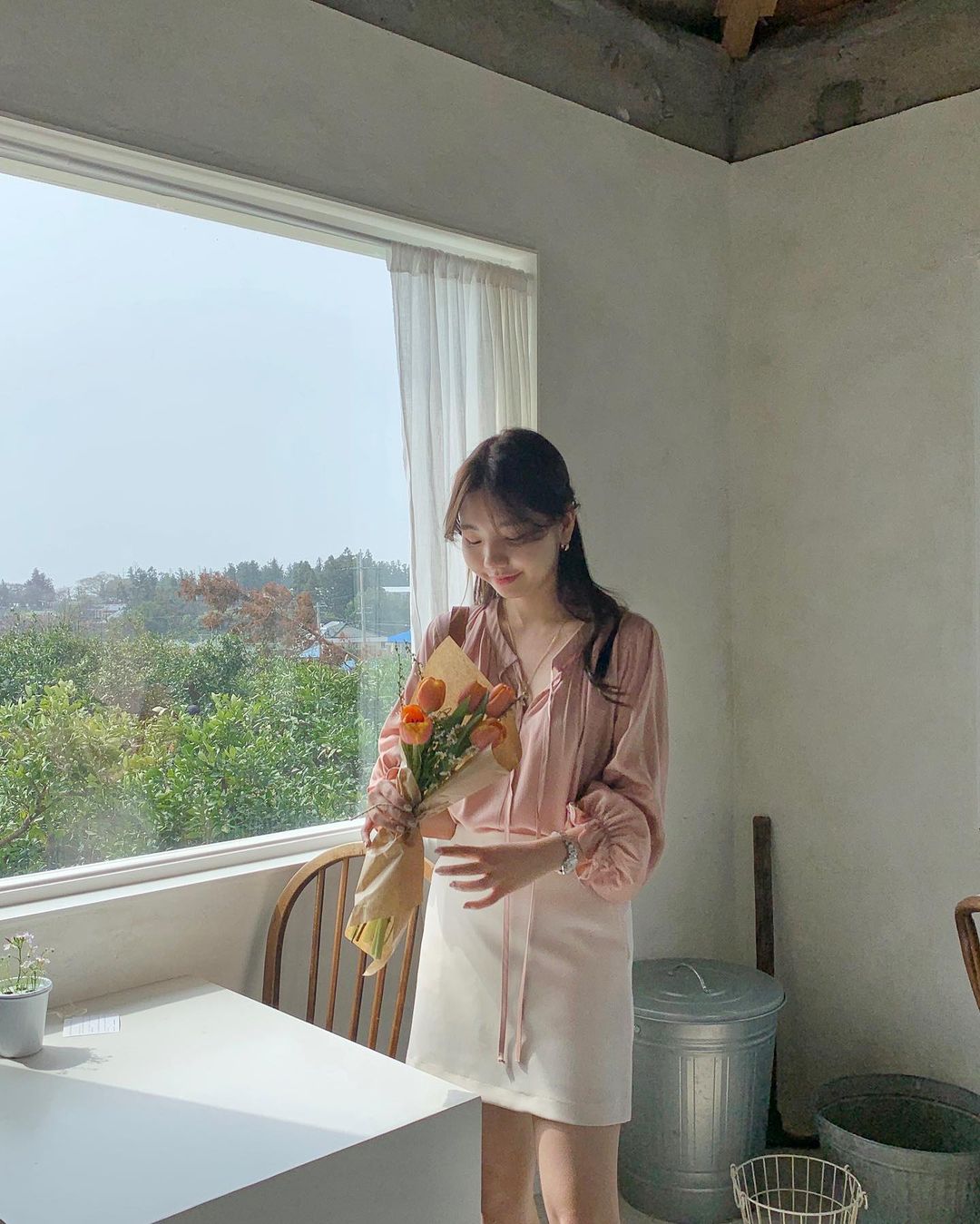 Muốn style công sở bớt nhạt, gái Hàn khuyên bạn nên thêm 4 màu sắc này vào tủ đồ - 2 Muốn style công sở bớt nhạt, gái Hàn khuyên bạn nên thêm 4 màu sắc này vào tủ đồ - 2