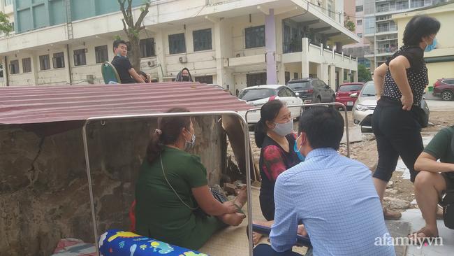 BV Bạch Mai 'xóa sổ' khu lưu trú cho người nhà bệnh nhân nghèo - 1 BV Bạch Mai 'xóa sổ' khu lưu trú cho người nhà bệnh nhân nghèo - 1