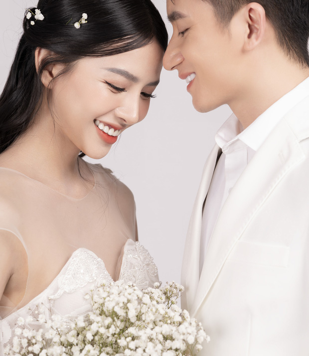 Cuối cùng Phan Mạnh Quỳnh đã tung ảnh cưới: Visual cô dâu chiếm spotlight, góc nghiêng của cặp đôi gây sốt - 2 Cuối cùng Phan Mạnh Quỳnh đã tung ảnh cưới: Visual cô dâu chiếm spotlight, góc nghiêng của cặp đôi gây sốt - 2