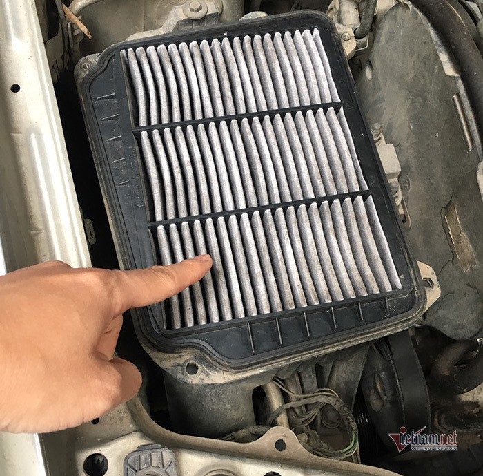 Đừng tiếc vài phút mở nắp capo kiểm tra trước mỗi chuyến đi - 4 Đừng tiếc vài phút mở nắp capo kiểm tra trước mỗi chuyến đi - 4