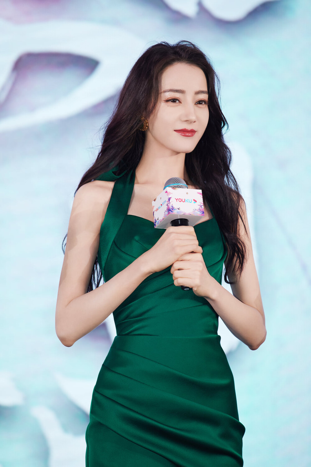 Địch Lệ Nhiệt Ba khoe nhan sắc say đắm trong bộ ảnh mới - 6 Địch Lệ Nhiệt Ba khoe nhan sắc say đắm trong bộ ảnh mới - 6