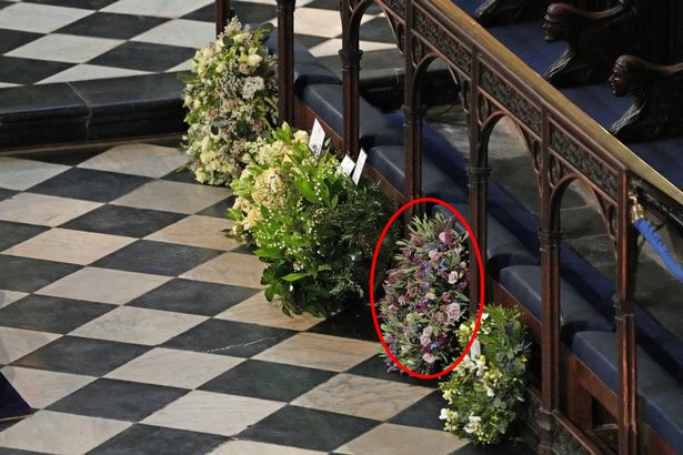 Chuyên gia vạch trần chiêu trò của Meghan Markle khi gửi vòng hoa và thư tay đến tang lễ Hoàng tế Philip: Một mũi tên trúng hai đích! Chuyên gia vạch trần chiêu trò của Meghan Markle khi gửi vòng hoa và thư tay đến tang lễ Hoàng tế Philip: Một mũi tên trúng hai đích!